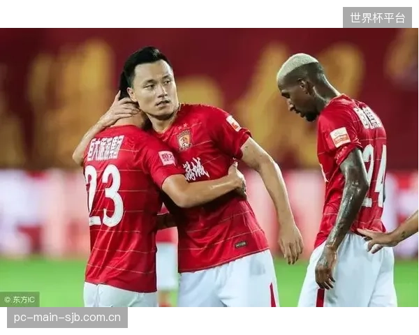 北京国安在领先情况下遭重庆铜梁龙逆转,法比奥的进球未能救主。 北京国安在领先情况下遭重庆铜梁龙逆转,法比奥的进球未能救主。